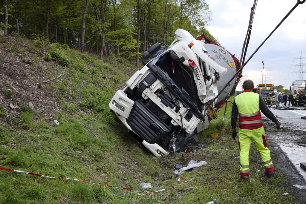 VU Gefahrgut LKW umgestuerzt A 4 Rich Koeln Hoehe AS Gummersbach P427.JPG - Miklos Laubert